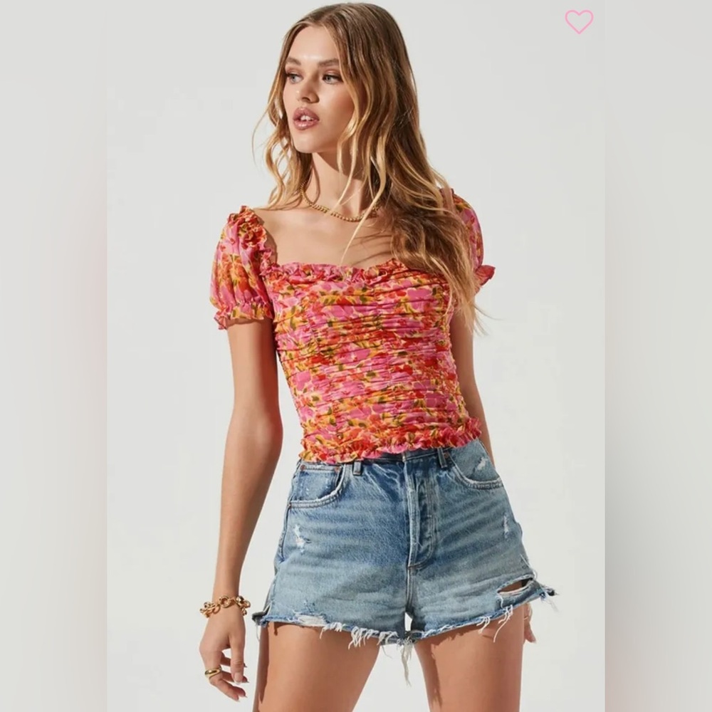 🤍 NWOT 🤩 ASTR Helena Top